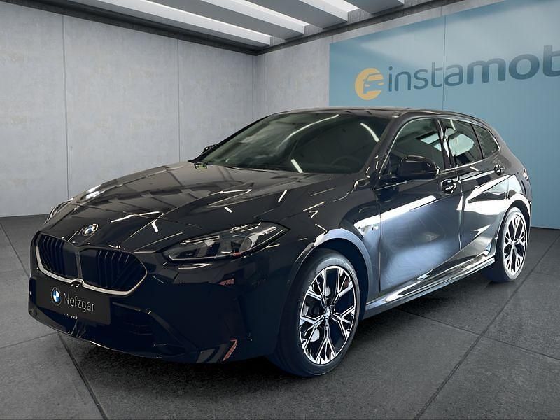 Schwarz Neu 2025 BMW 118 M Sport Kleinwagen | 47.099 € - Bild 1/4