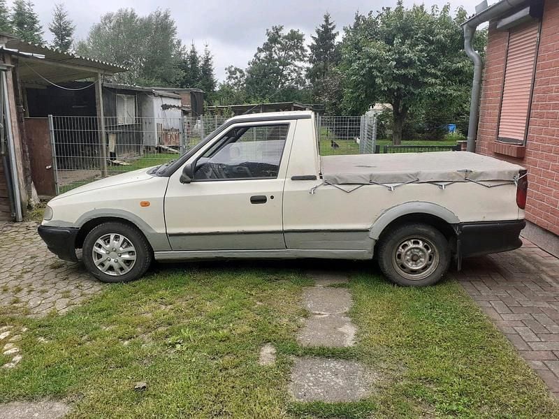 Weiß Gebraucht 1997 Skoda Pick-up Abholung | 1.000 € - Bild 1/4