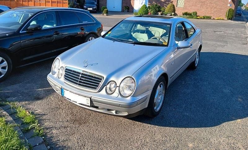 Silber Gebraucht 1997 Mercedes CLK320 Elegance Coupé | 4.900 € (Guter Preis) - Bild 1/4
