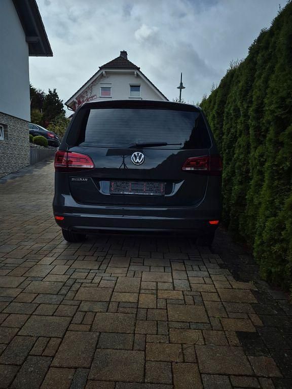 Gebraucht VW Sharan Comfortline 150 PS (110 kW) 2019 Van / Kleinbus
