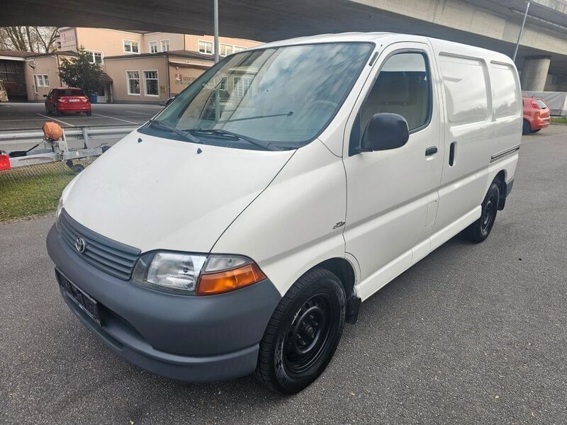 Weiß Gebraucht 2003 Toyota HiAce Van / Kleinbus | 4.800 € (Fairer Preis) - Bild 1/4