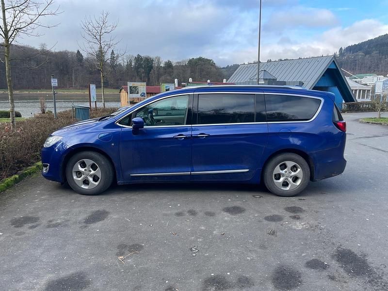 Gebraucht Chrysler Pacifica Touring 264 PS (194 kW) 2018 Blau Kombi