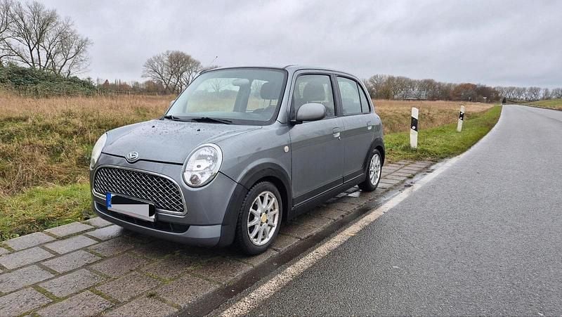 Grau Gebraucht 2010 Daihatsu Trevis Kleinwagen | 3.499 € - Bild 1/4