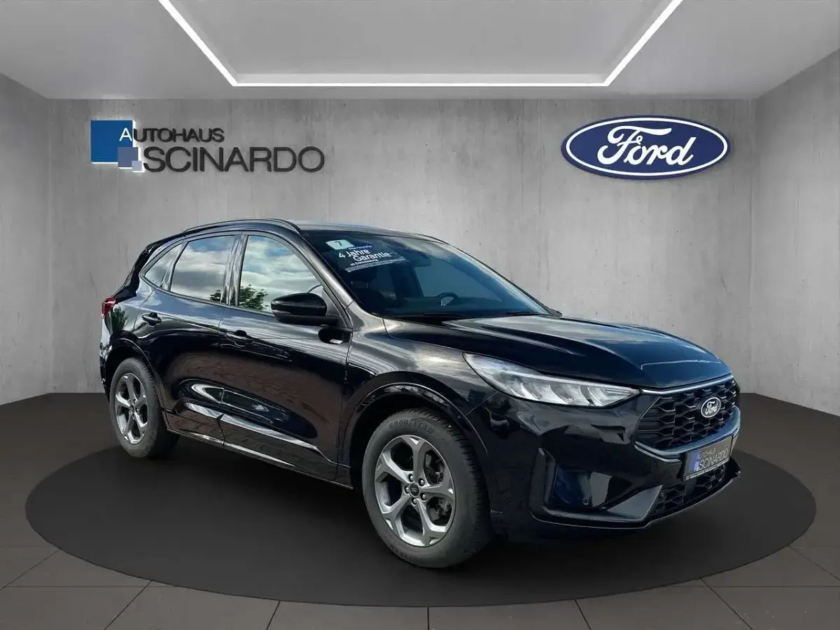 Usado Ford Kuga ST-Line 186 HP (136 kW) 2025 Preto SUV