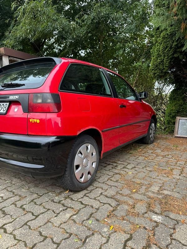 Rot Gebraucht 1998 Seat Ibiza Kleinwagen | 900 € (Guter Preis) - Bild 1/4