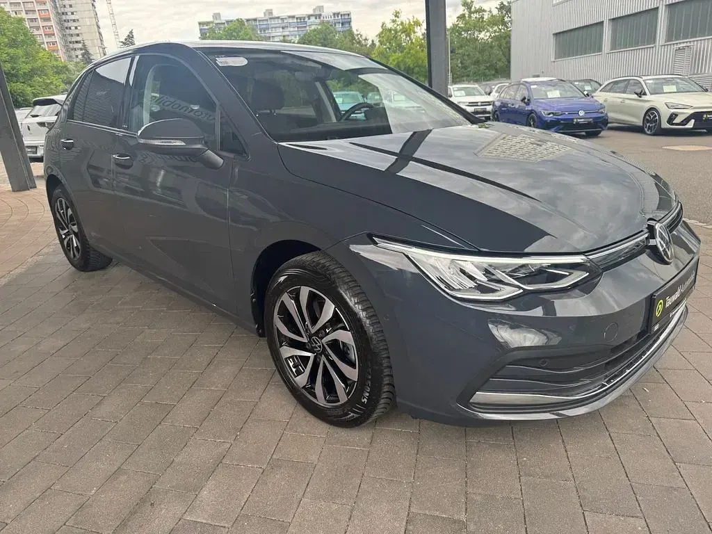 Gebraucht VW Golf VIII Active 131 PS (96 kW) 2022 Grau Limousine
