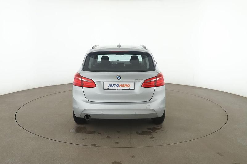 Gebraucht BMW 218 Active Tourer Basis 150 PS (110 kW) 2016 Silber Van / Kleinbus