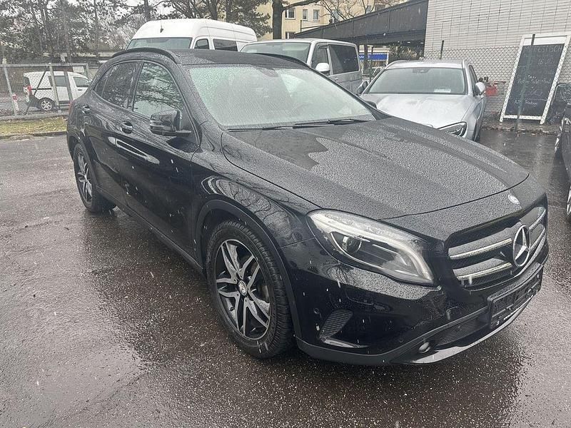 Gebraucht Mercedes GLA200 156 PS (114 kW) 2014 Schwarz SUV