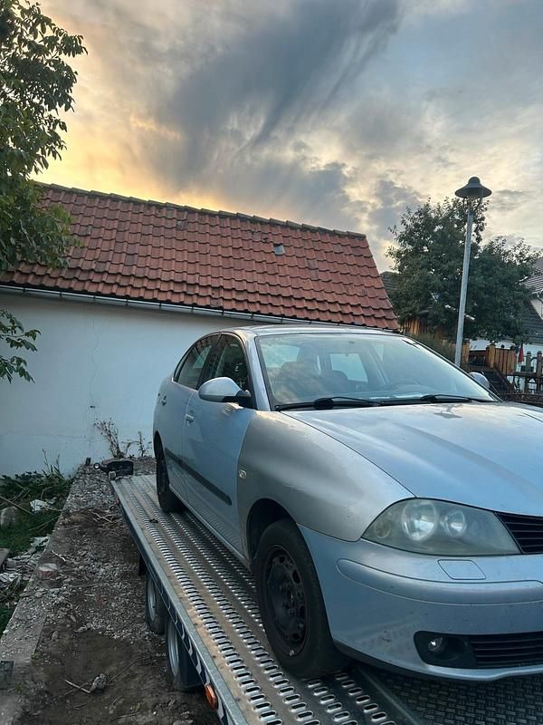 Gebraucht Seat Cordoba 100 PS (73 kW) 2003 Blau Kleinwagen