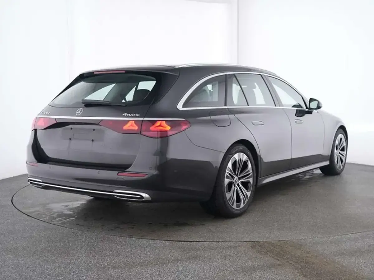 Gebraucht Mercedes E220 197 PS (144 kW) 2025 Grau Kombi