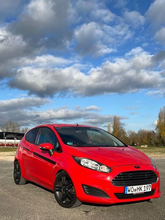 Rot Gebraucht 2014 Ford Fiesta Limousine | 4.500 € (Fairer Preis) - Bild 1/4