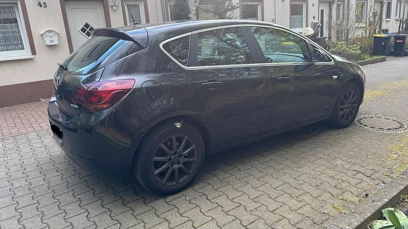 Gebraucht Opel Astra 101 PS (74 kW) 2010 Schwarz Limousine