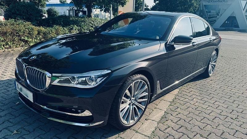 Braun Gebraucht 2018 BMW 730 Limousine | 39.990 € (Fairer Preis) - Bild 1/4