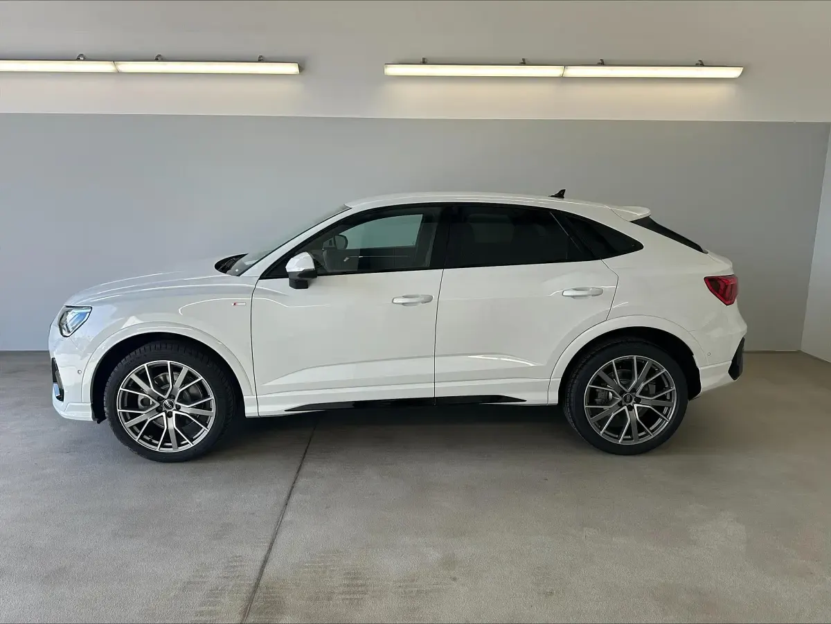 Gebraucht Audi Q3 Sportback S-Line 200 PS (147 kW) 2024 [2y2y] gletscherweiß metallic SUV