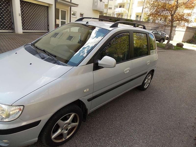 Gebraucht Hyundai Matrix GLS 122 PS (89 kW) 2004 Silber Van / Kleinbus