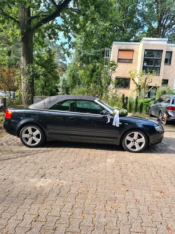 Schwarz Gebraucht 2025 Audi A4 Basis Cabrio | 5.900 € - Bild 1/4