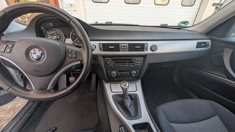 Silber Gebraucht 2007 BMW 318 Limousine | 6.199 € (Fairer Preis) - Bild 1/4