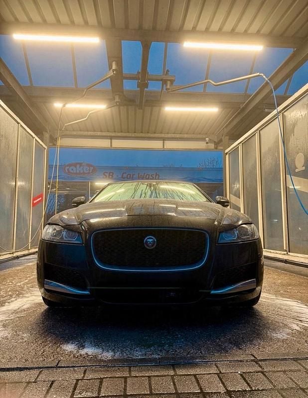 Gebraucht Jaguar XF 179 PS (131 kW) 2019 Schwarz Limousine