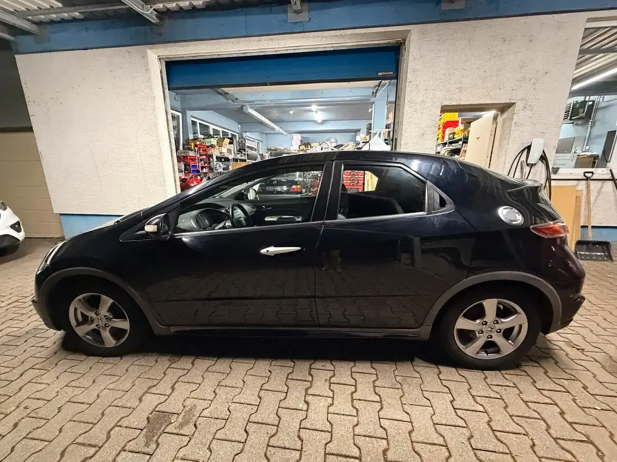 Gebraucht Honda Civic 103 PS (75 kW) 2006 Schwarz Limousine