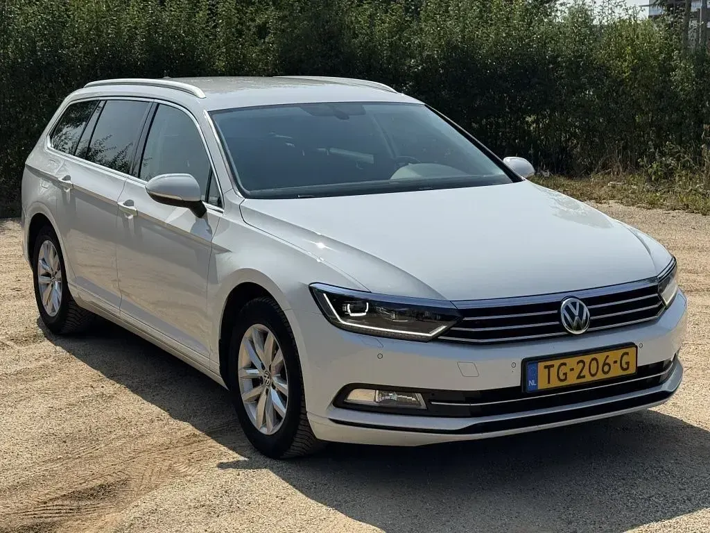 Gebraucht VW Passat Comfortline 150 PS (110 kW) 2018 Weiß Kombi