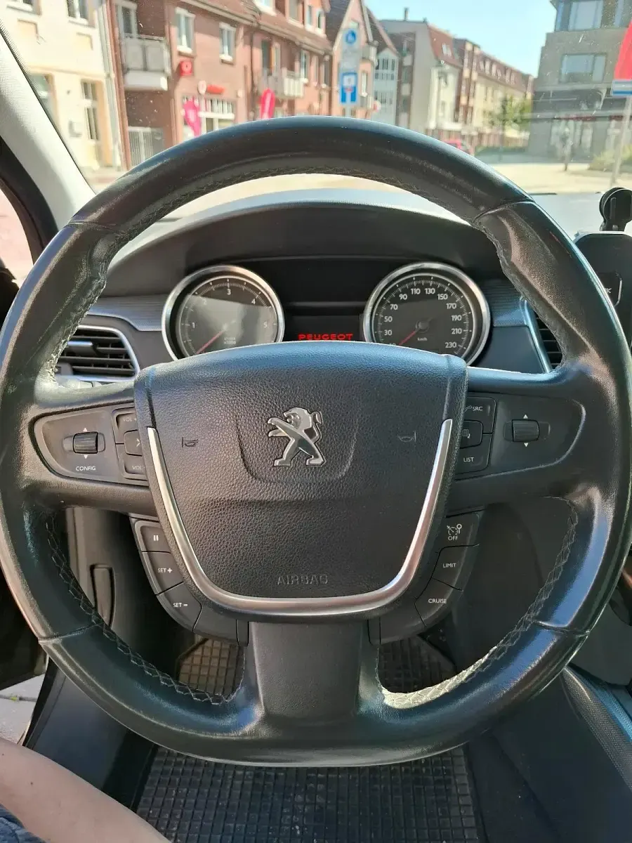 Gebraucht Peugeot 508 SW 140 PS (102 kW) 2011 Schwarz Kombi