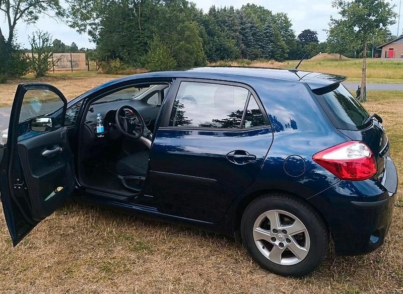 Gebraucht Toyota Auris Hybrid 105 PS (77 kW) 2010 Blau Kleinwagen