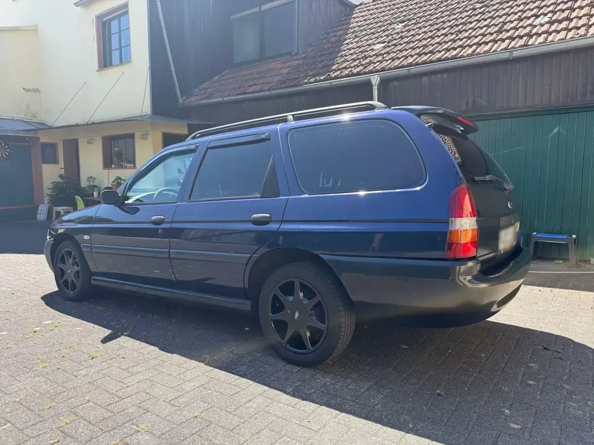 Gebraucht Ford Escort 90 PS (66 kW) 1996 Blau Kombi