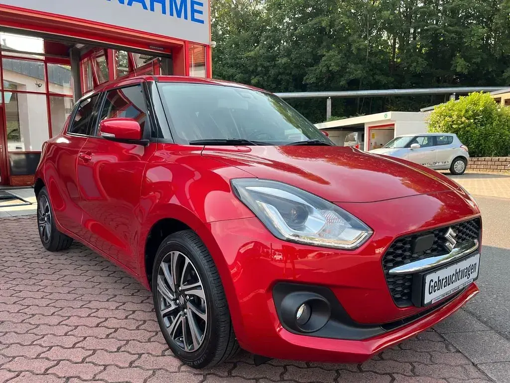 Gebraucht Suzuki Swift Comfort+ 83 PS (61 kW) 2022 Rot Kleinwagen