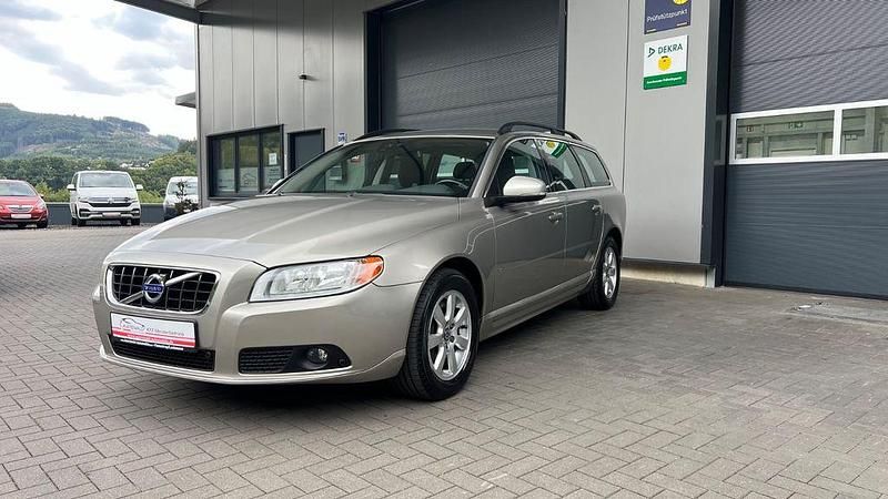 Braun Gebraucht 2012 Volvo V70 Kinetic Kombi | 13.990 € (Teuer) - Bild 1/4