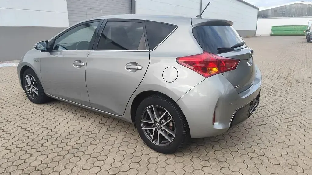 Gebraucht Toyota Auris Hybrid Edition 132 PS (97 kW) 2014 Grau Limousine