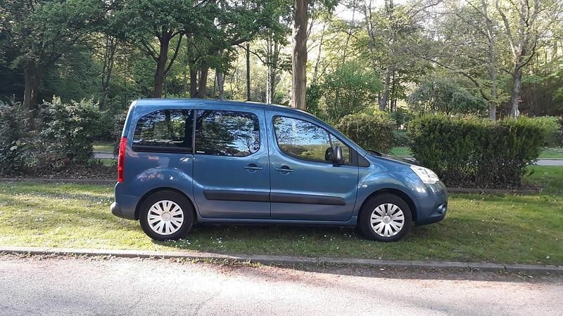 Blau Gebraucht 2010 Citroën Berlingo Van / Kleinbus | 5.000 € (Fairer Preis) - Bild 1/4