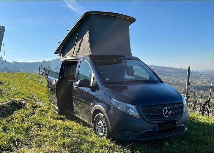 Blau Gebraucht 2015 Mercedes Vito Marco Polo Van | 35.000 € - Bild 1/4