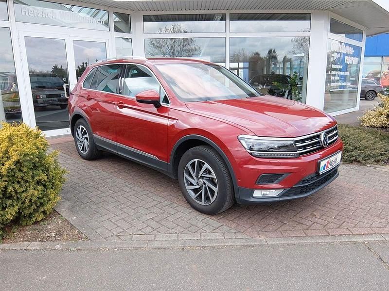 Second-hand VW Tiguan Sound 179 CP (131 kW) 2017 Roșu SUV