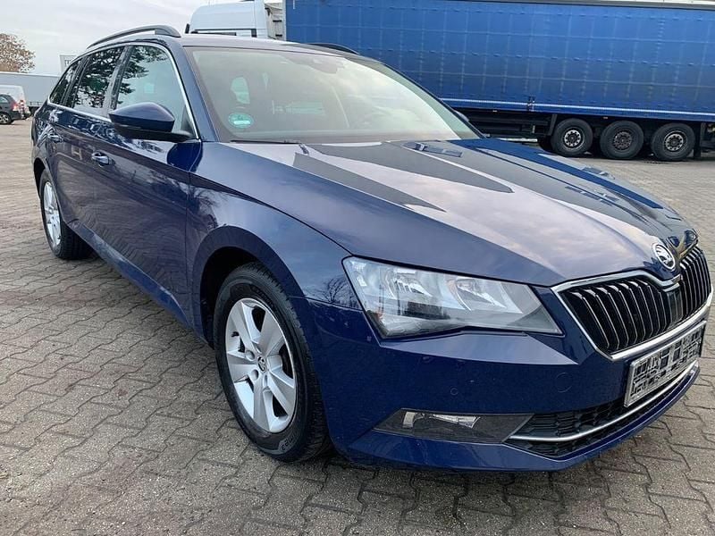 Gebraucht Skoda Superb 150 PS (110 kW) 2016 Blau Kombi