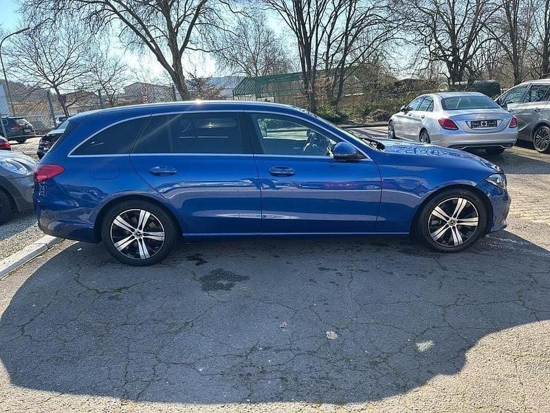 Gebraucht Mercedes C220 220 PS (161 kW) 2023 Blau Limousine
