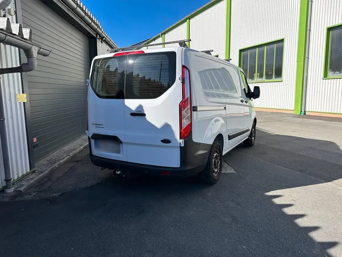 Usado Ford Transit Custom 100 HP (73 kW) 2015 Branco Sedan