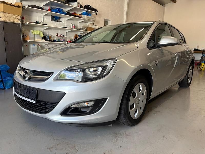 Silber Gebraucht 2012 Opel Astra Limousine | 3.899 € (Fairer Preis) - Bild 1/4