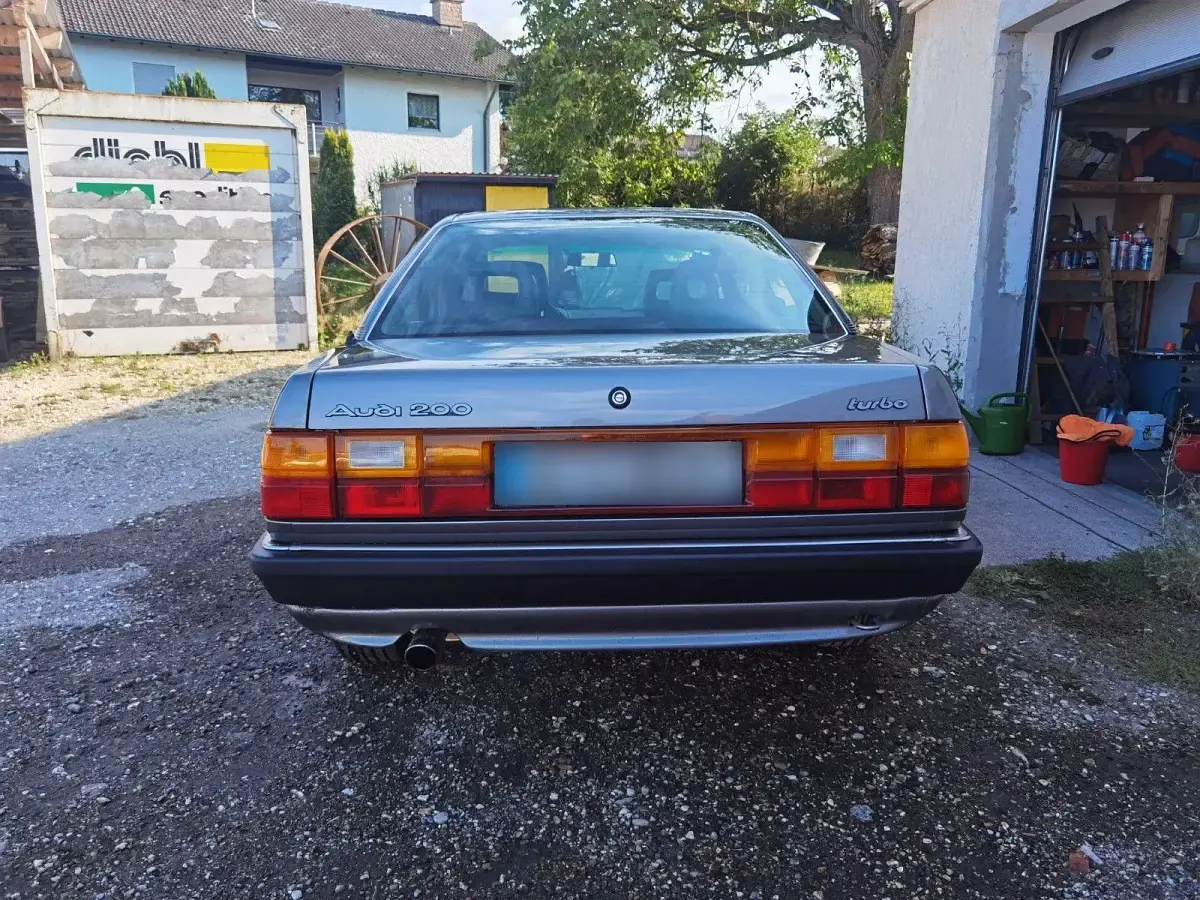 Gebraucht Audi 200 182 PS (133 kW) 1984 Grau Limousine