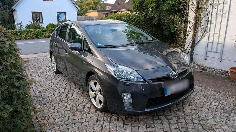 Grau Gebraucht 2011 Toyota Prius Executive Kleinwagen | 10.700 € (Fairer Preis) - Bild 1/4