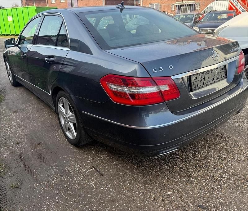 Gebraucht Mercedes E300 204 PS (150 kW) 2013 Grau Limousine