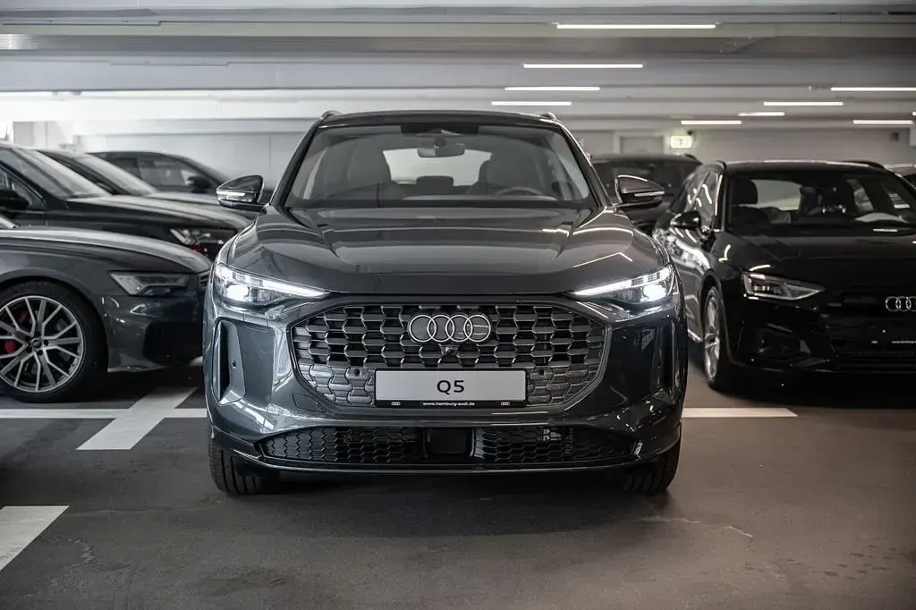 Neu Audi Q5 Sport 299 PS (219 kW) 2026 Grau SUV