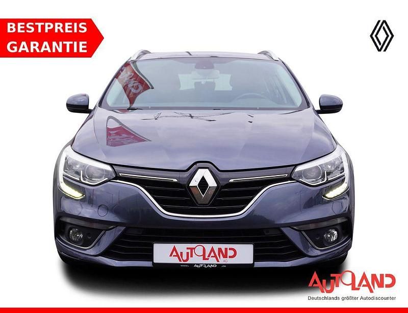 Grau Gebraucht 2016 Renault Mégane III Limousine | 13.990 € - Bild 1/4