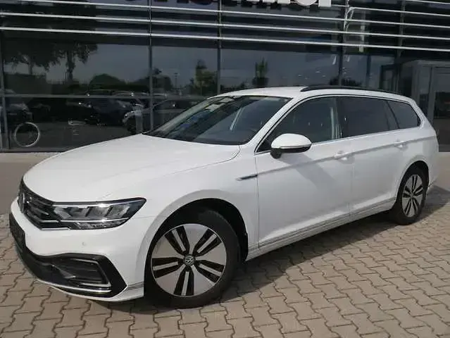 Gebraucht VW Passat GTE 156 PS (114 kW) 2019 Pure white Kombi