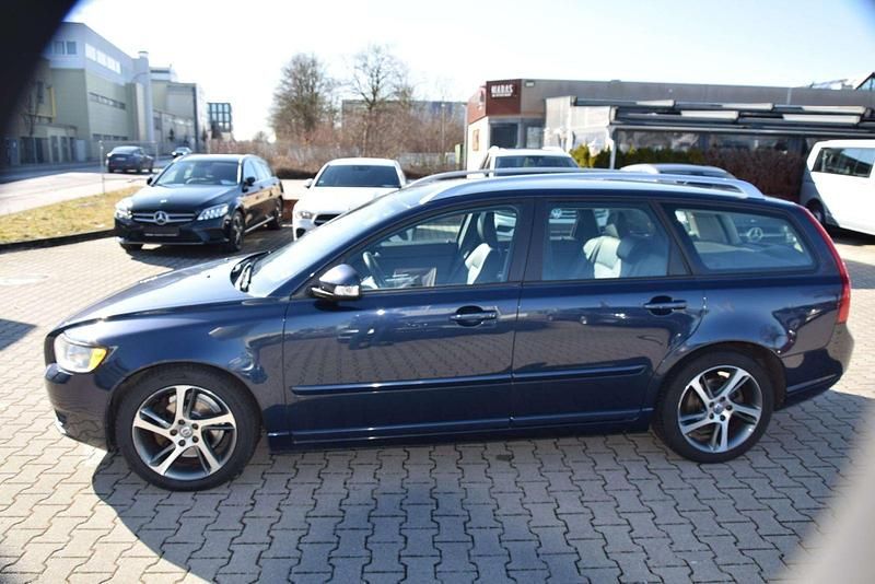 Gebraucht Volvo V50 Business Edition 114 PS (83 kW) 2012 Blau Kombi