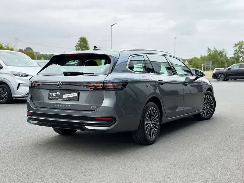 Gebraucht VW Passat Elegance 150 PS (110 kW) 2026 Grau Kombi