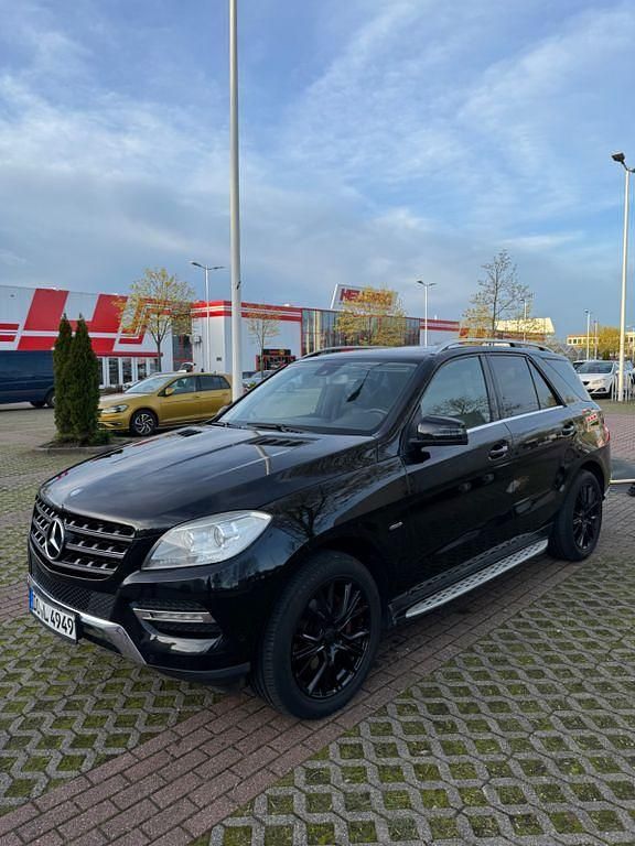 Gebraucht Mercedes ML350 258 PS (189 kW) 2012 Schwarz SUV