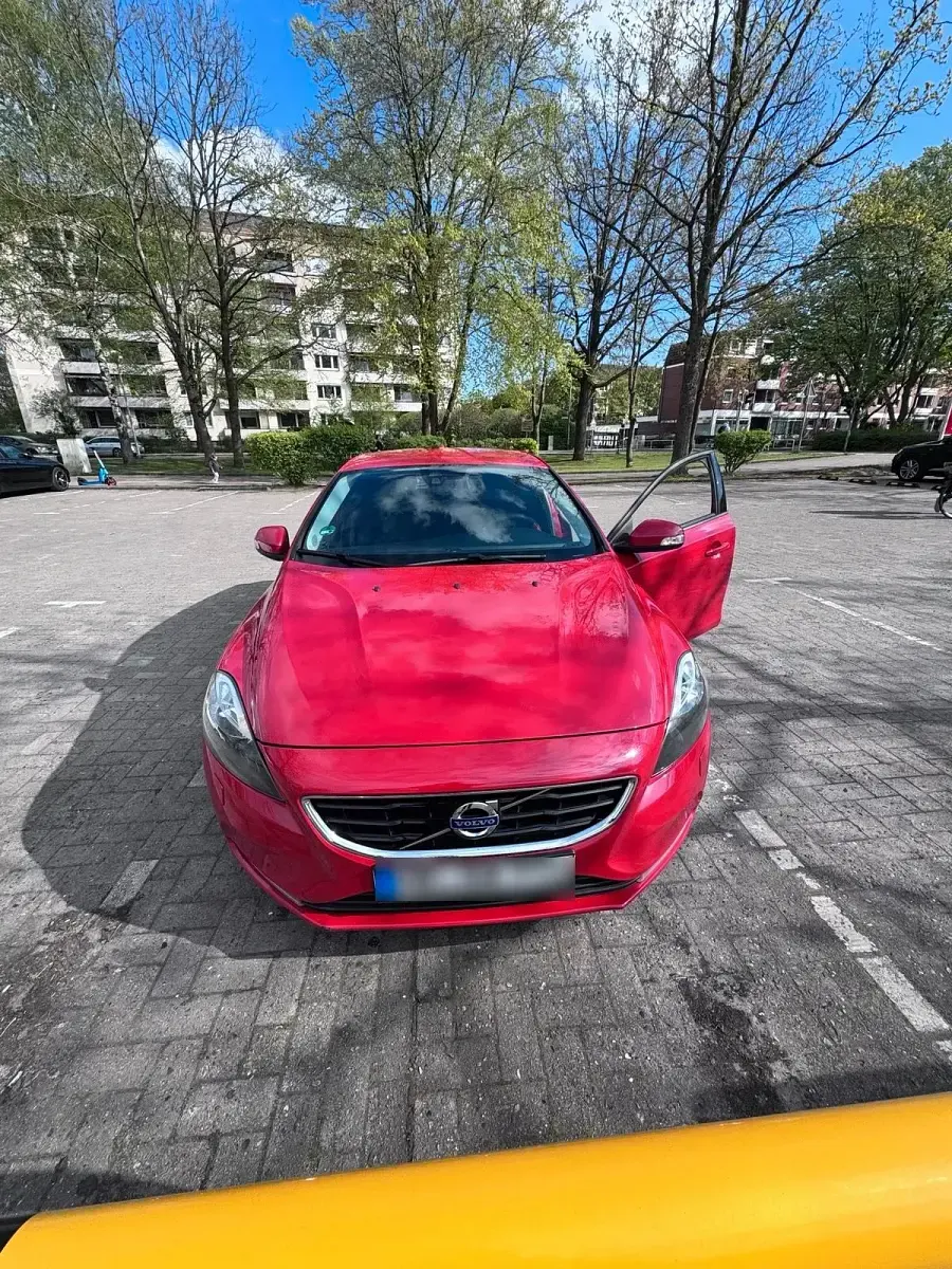 Gebraucht Volvo V40 120 PS (88 kW) 2016 Rot Kombi