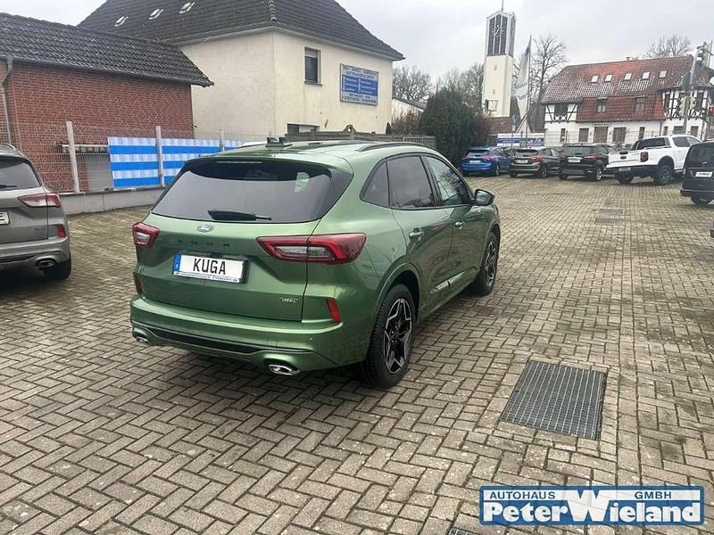 Neu Ford Kuga ST-Line 242 PS (177 kW) 2025 Bursting green SUV