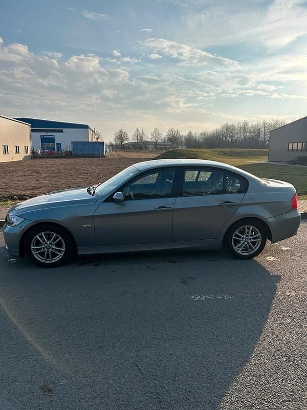 Gebraucht BMW 320 150 PS (110 kW) 2006 Blau Limousine
