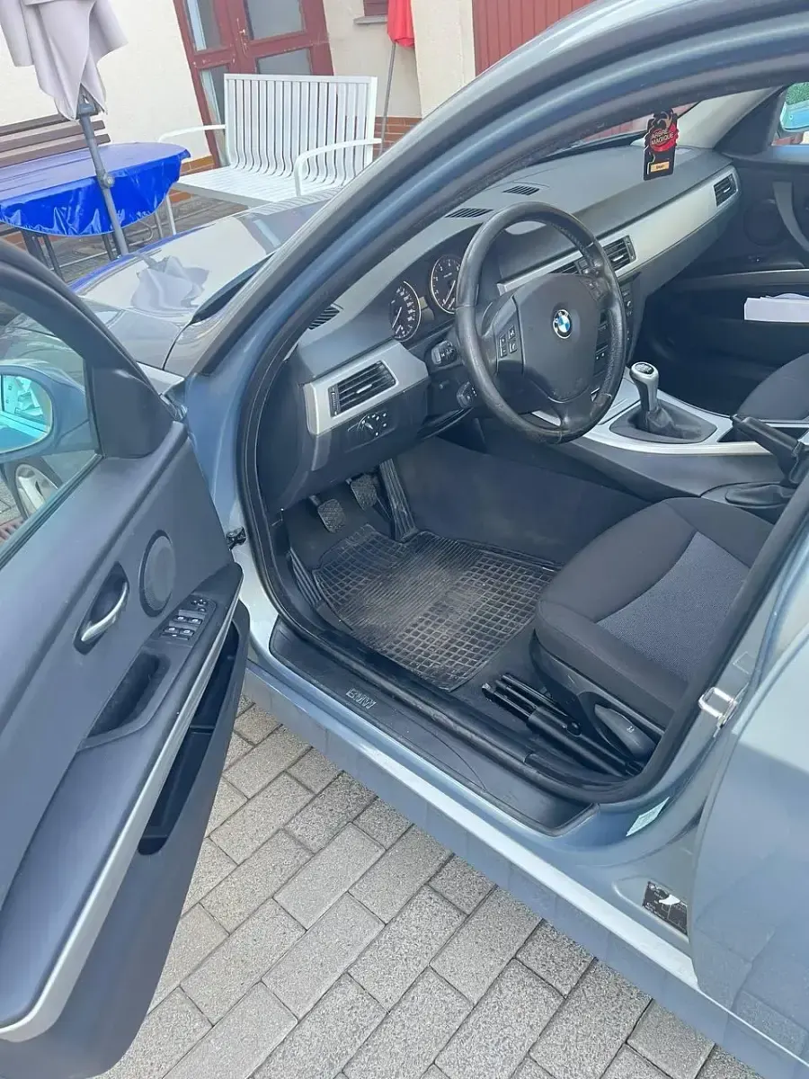 Gebraucht BMW 318 2008 Grau Limousine